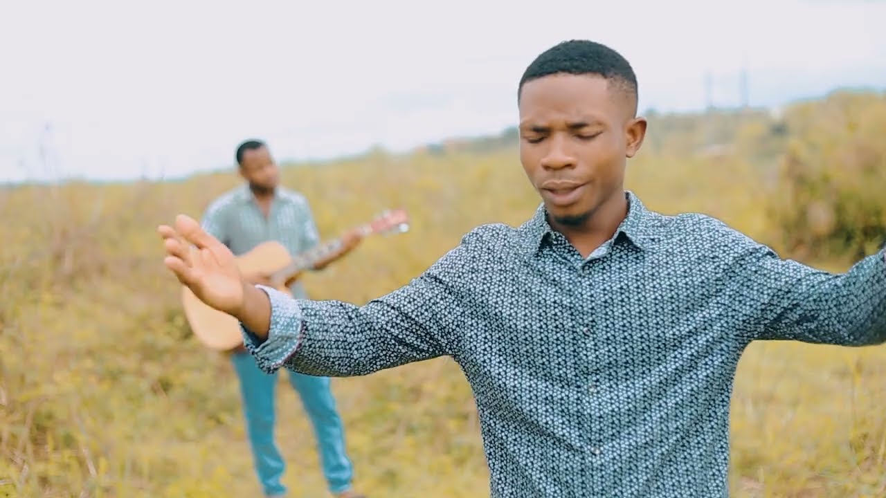 Daniel twizere - Niwe wabikoze by Daniel Twizere. (official video)